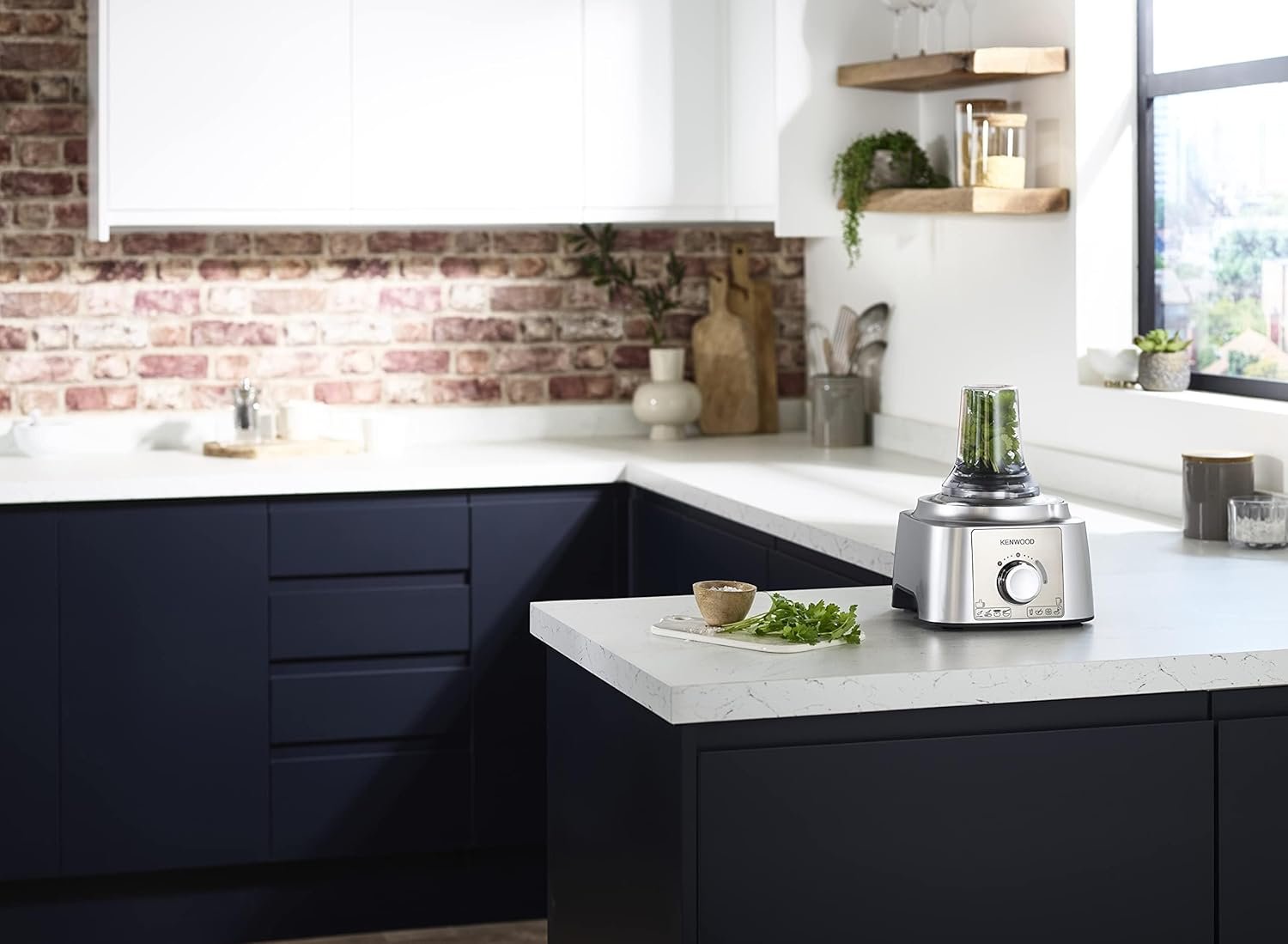 محضر طعام مالتي برو اكسبرس من كينوود وعاء سعة 3.0 لتر مع خدمة سريعة خلاط 1.2 خطاف عجين خفاقة 3 اقراص تقطيع وبشر مطحنة متعددة 1000 واط FDP65.880SI فضي - الصورة 6