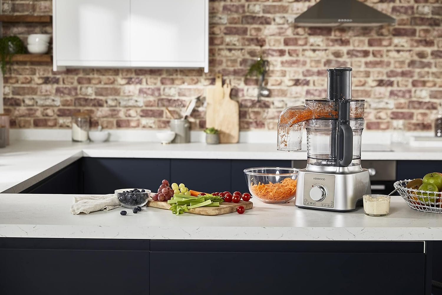 محضر طعام مالتي برو اكسبرس من كينوود وعاء سعة 3.0 لتر مع خدمة سريعة خلاط 1.2 خطاف عجين خفاقة 3 اقراص تقطيع وبشر مطحنة متعددة 1000 واط FDP65.880SI فضي - الصورة 7