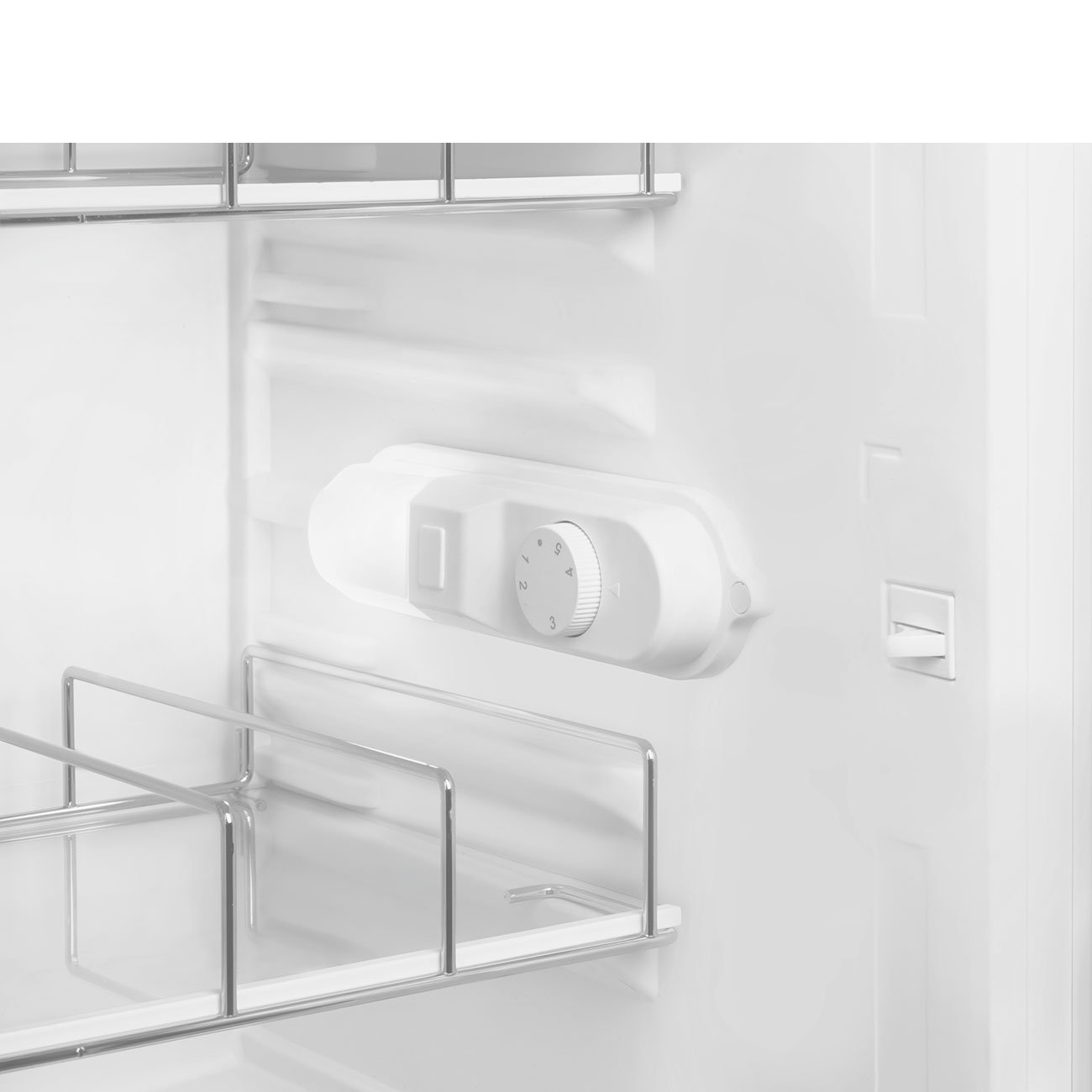 ثلاجة سميج FAB10HRBL6 Mini Fridge سوداء سعة 135 لتر - الصورة 7
